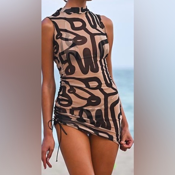 NWOT Black and White Abstract Print Bikini Set with Coverup - Picture 2 of 7